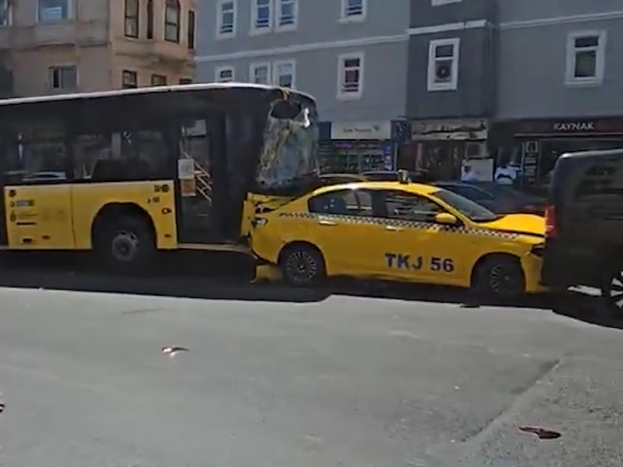 Taksim'de zincirleme kaza