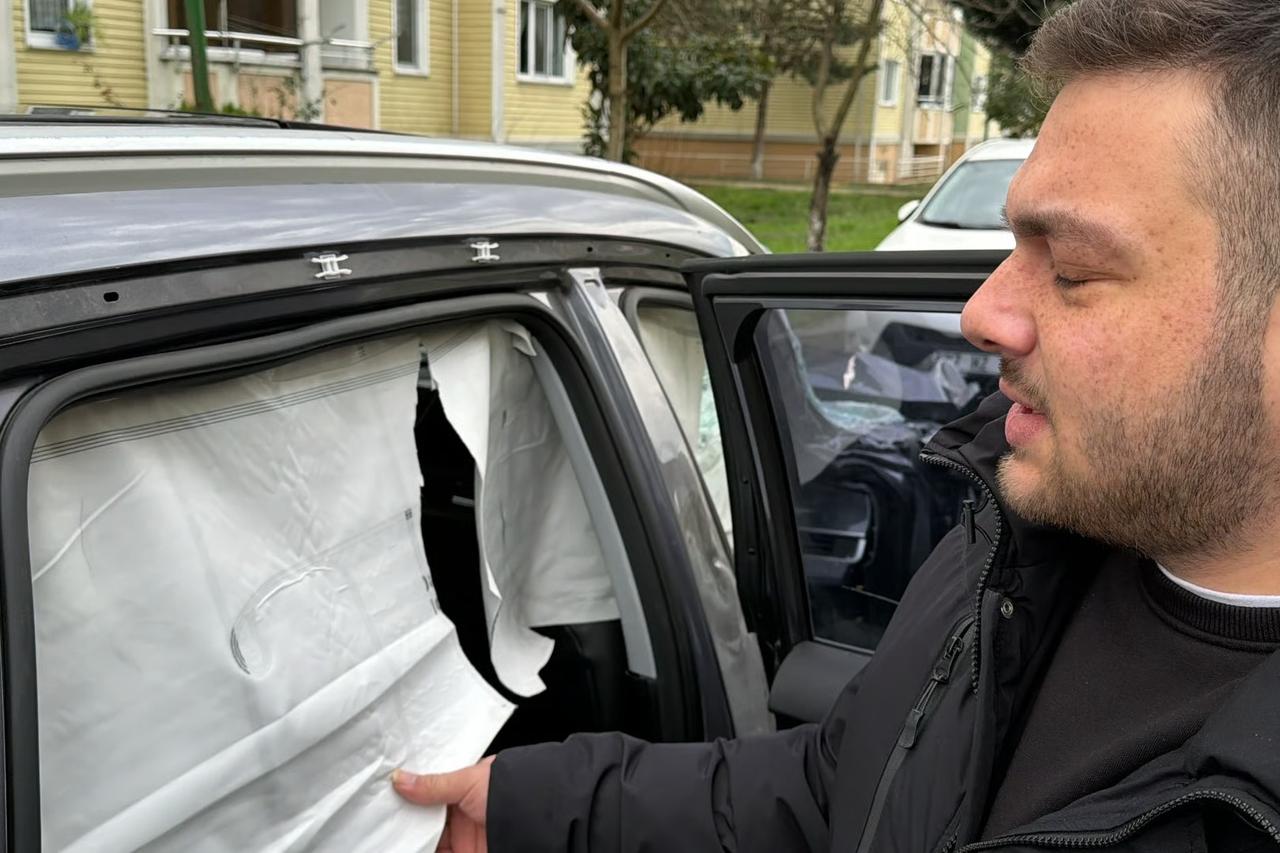 Sıfır kilometre araçta yırtık hava yastığı krizi