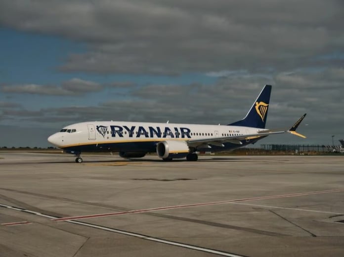 Ryanair Uçağı Almanya'da acil iniş yaptı: 9 Kişi türbülans nedeniyle yaralandı