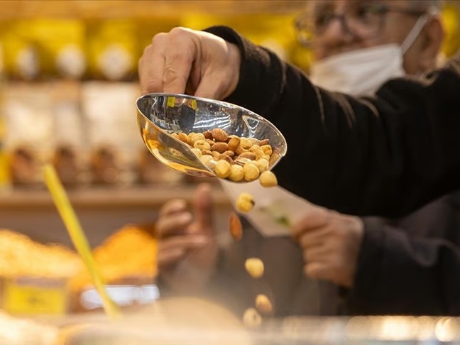 Kuruyemiş fiyatları rekor kırıyor: Gün kurusu kayısı zam şampiyonu