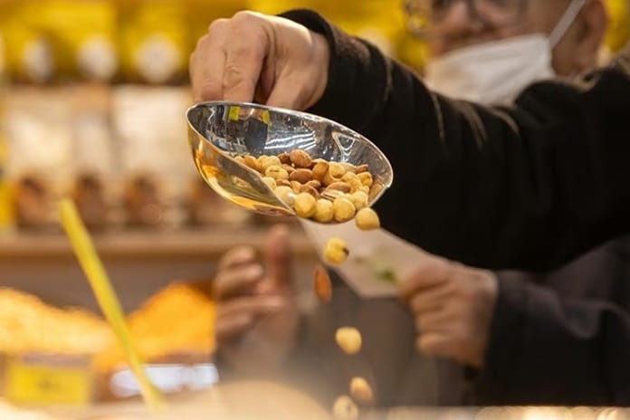 Kuruyemiş fiyatları rekor kırıyor: Gün kurusu kayısı zam şampiyonu