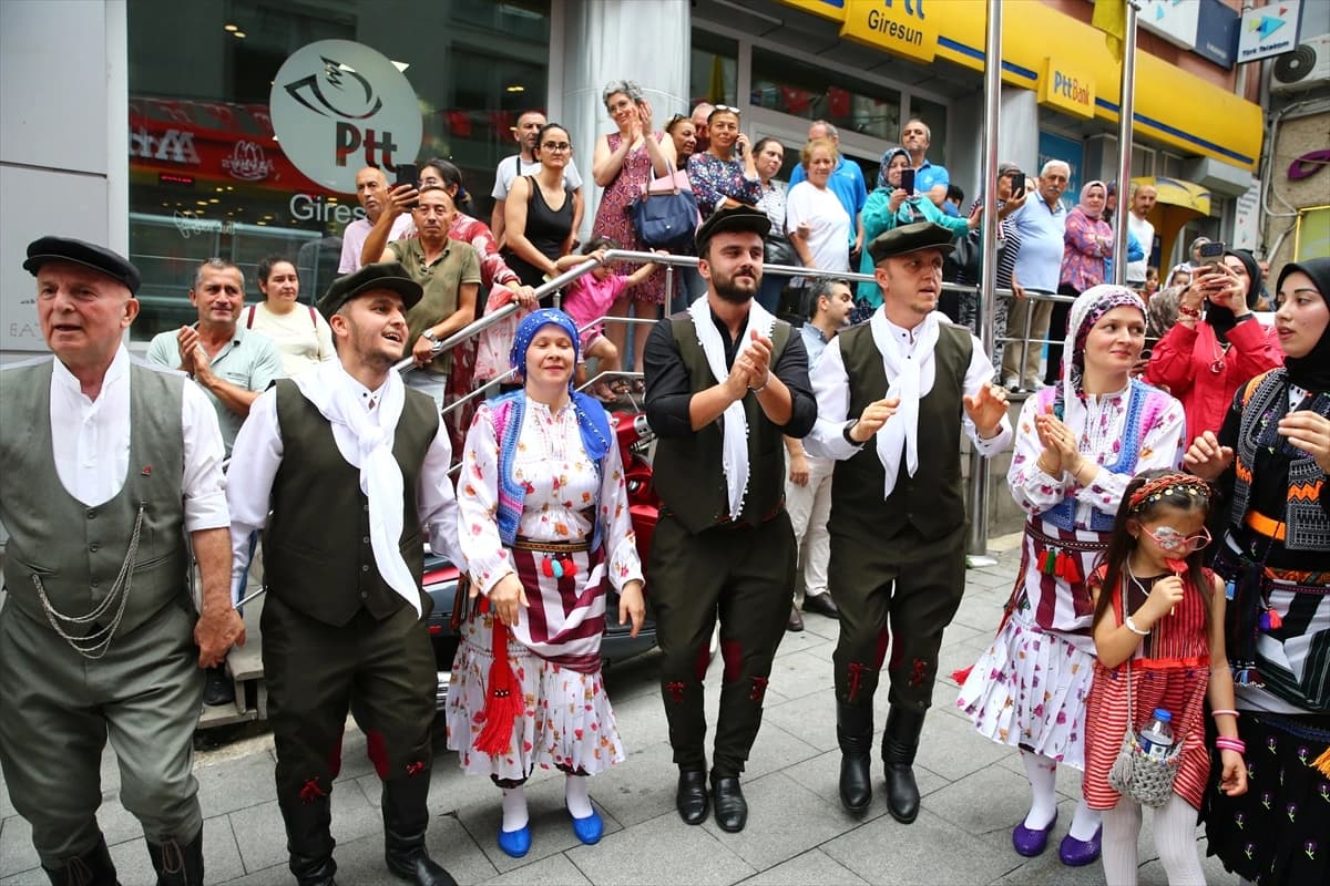 Festivale ıslık diliyle davet
