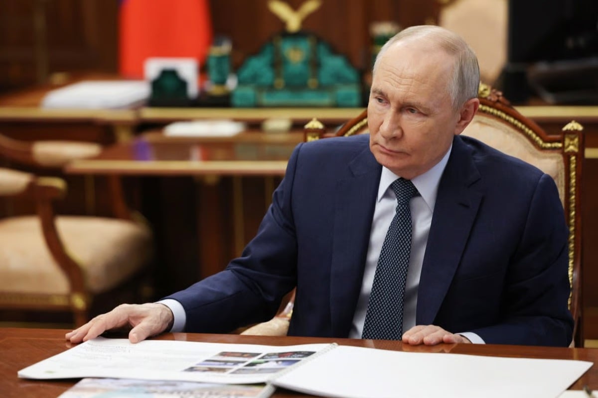 Russian Elite Shift Billions Offshore to Flee Putin's Grasp