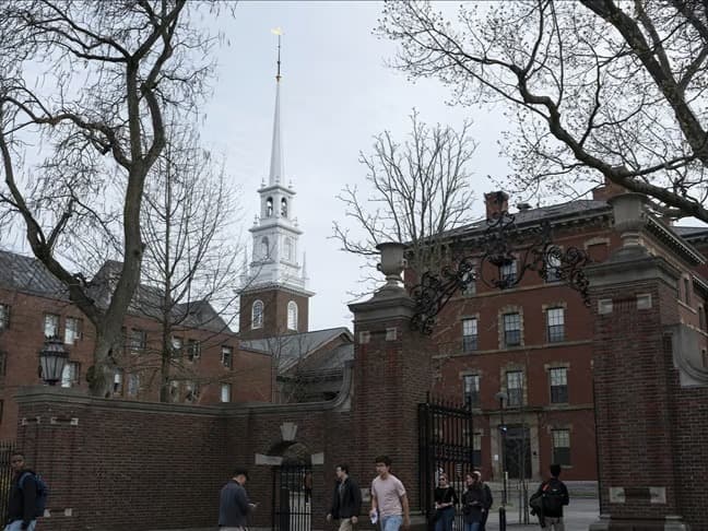 Trump yönetimi Harvard ile tüm bağları koparıyor