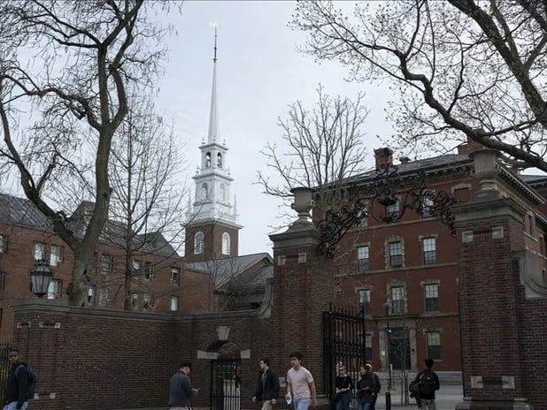 Trump Harvard Üniversitesi ile tüm bağları koparıyor