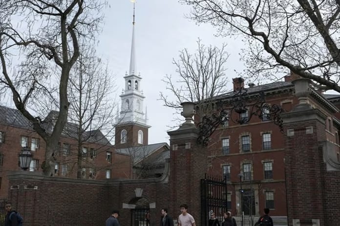 Trump Harvard Üniversitesi ile tüm bağları koparıyor