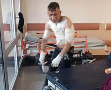 Engelli vatandaşın önce telefonunu çaldı sonra cani bir şekilde benzin döküp yaktı