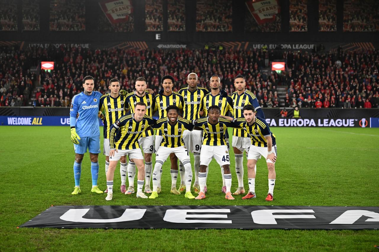 Fenerbahçe, ilk 16 yolunda Romanya'da galibiyet arıyor: FCSB deplasmanında 7 isim formadan uzak