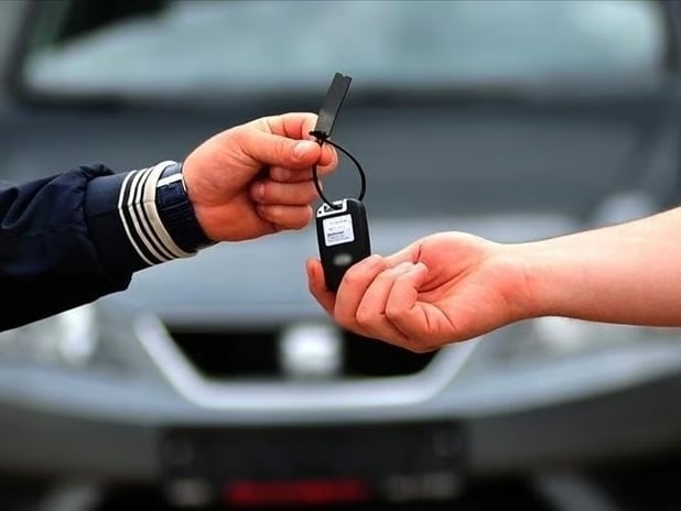 Yeni vergi paketi yürürlüğe girdi: Araç devirlerine harç başladı