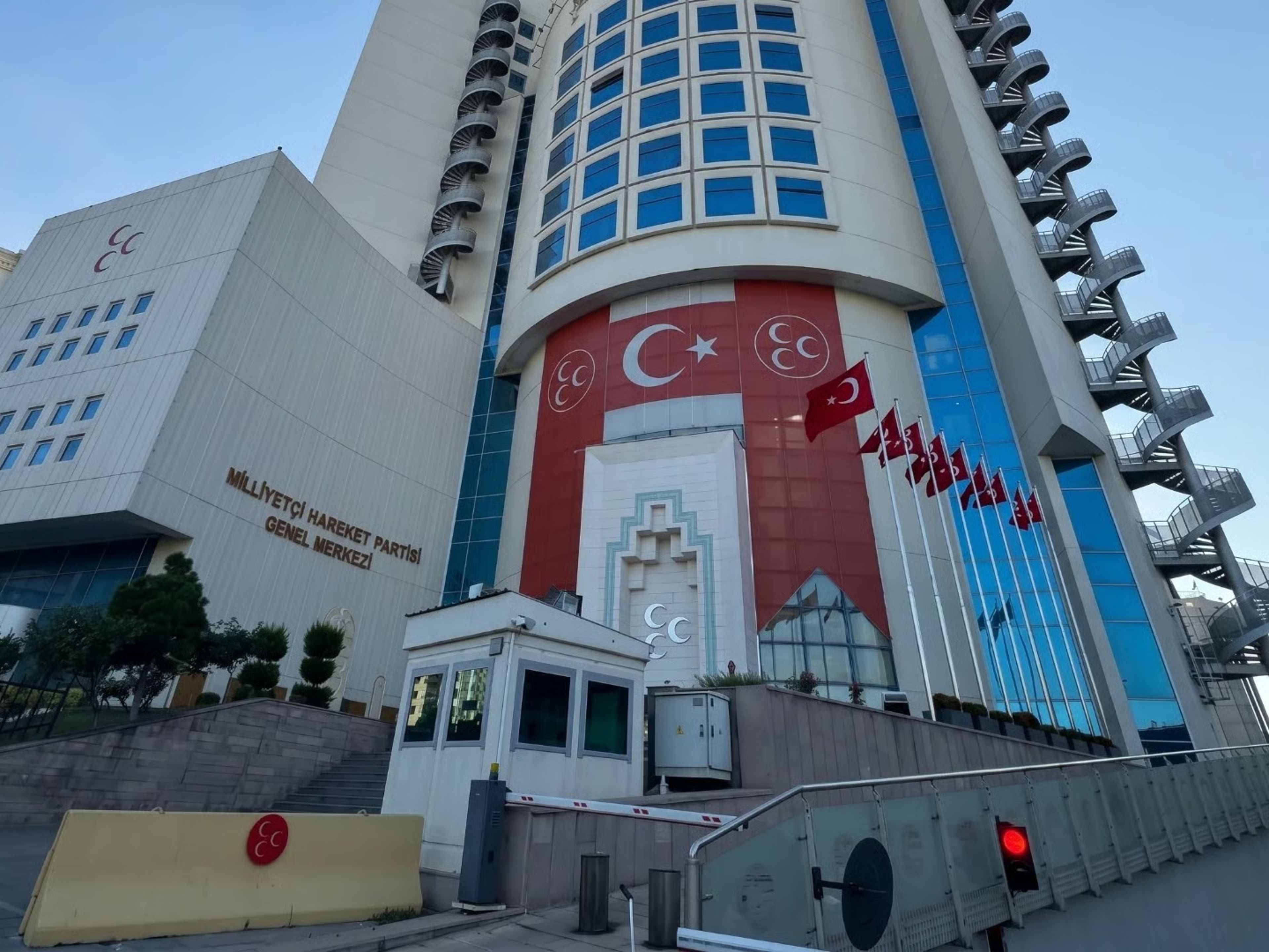 MHP'li Semih Yalçın duyurdu