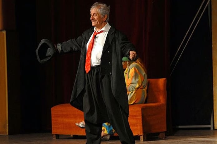 Türk temaşa sanatının büyük ustası: Nejat Uygur