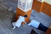 Sultangazi'de camide hırsızlık: Uyuyan vatandaşın telefonunu çaldı