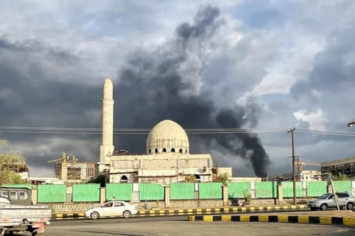 İsrail Yemen'in başkenti Sana'ya hava saldırısı düzenledi