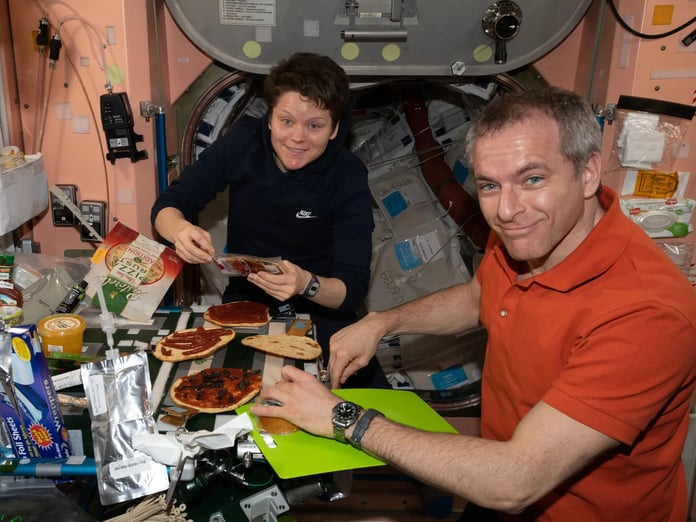 Astronotların yemek maliyetini düşürmek için uzayda hücrelerden gıda üretecekler