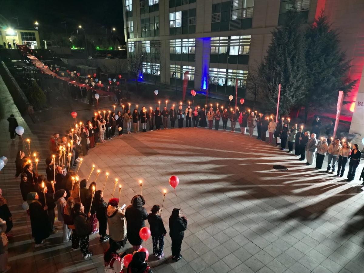 Çankırı'da İstiklal Marşı'nın 105. yılı dev Türk bayrağıyla kutlandı