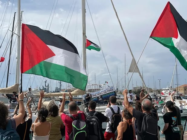 Türkiye Gazze’ye yardım taşıyan teknedeki yolcuları güvenle tahliye etti
