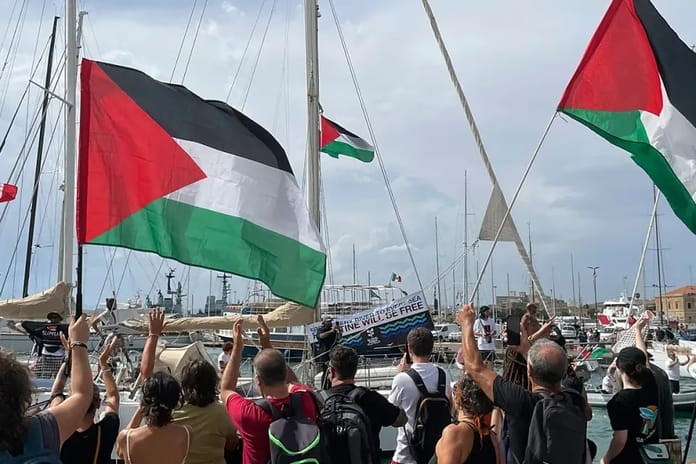 Türkiye Gazze’ye yardım taşıyan teknedeki yolcuları güvenle tahliye etti