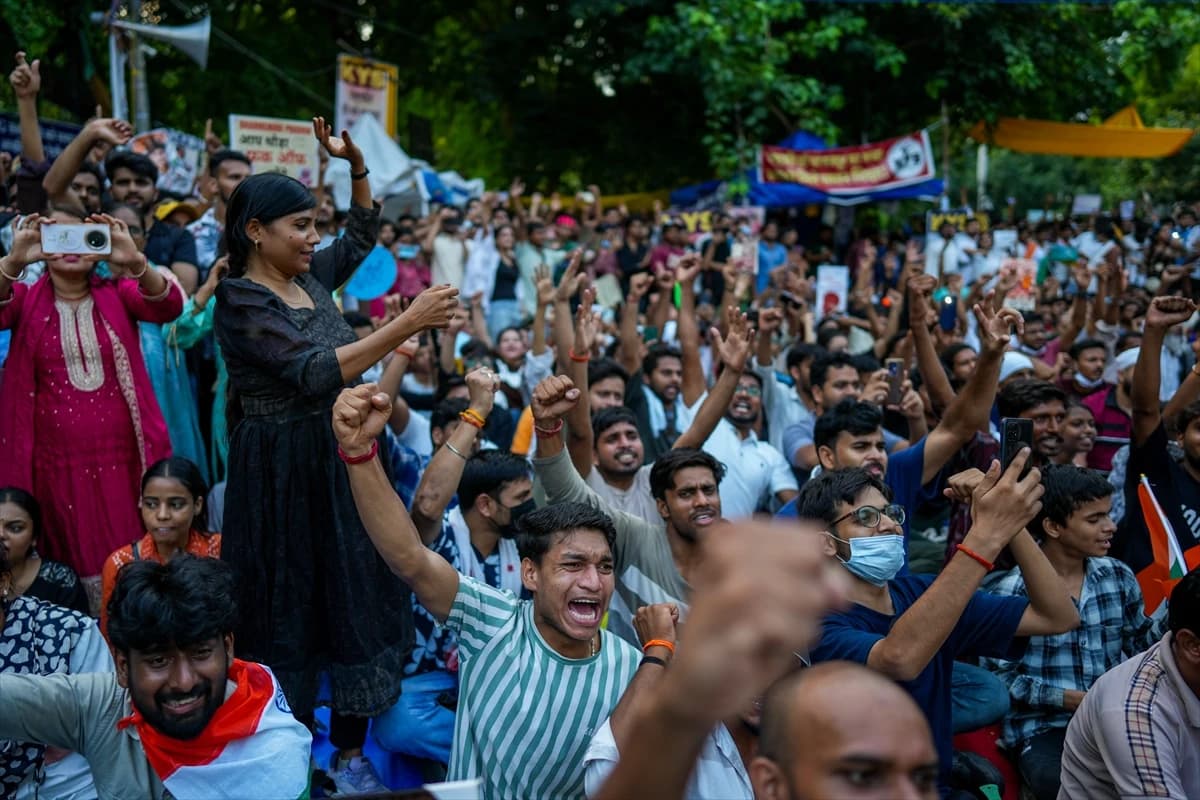 Hindistan'da Hamam Böceği Hareketi protestoları sürüyor