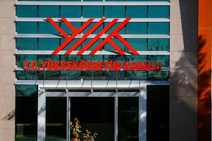 Başarılı öğrenciler için üniversite 3 yıla iniyor