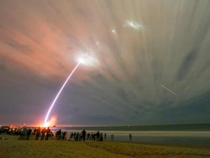 Jeff Bezos: 10 yıl içinde uzaya dev veri merkezleri kurulacak