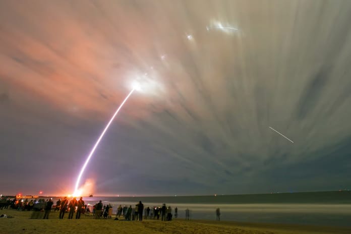 Jeff Bezos: 10 yıl içinde uzaya dev veri merkezleri kurulacak