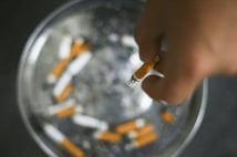 Sigaraya başlama yaşı 16'ya kadar indi, her 10 kişiden biri bile sorun görmüyor!