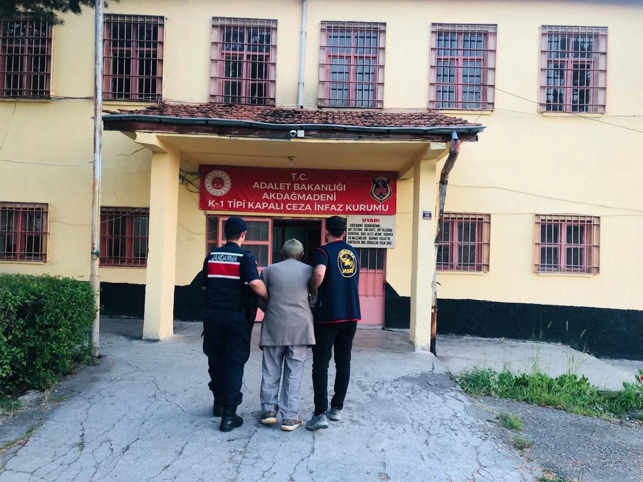 23 yıl hapis cezasıyla aranan kişi