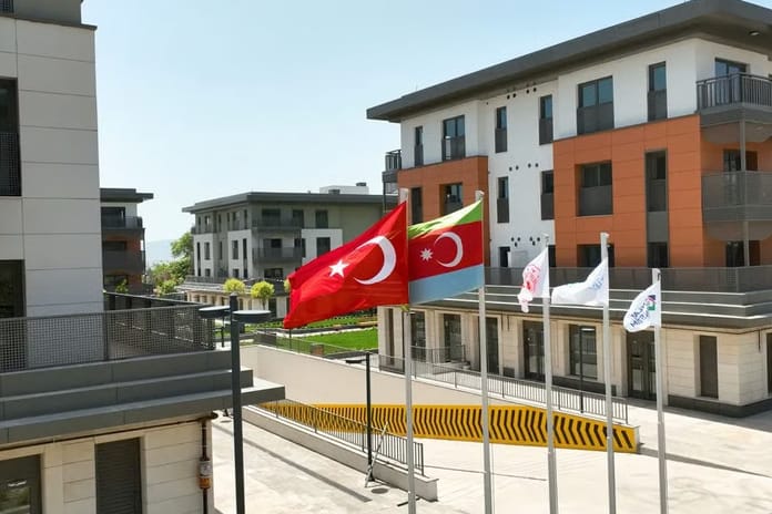 Kahramanmaraş'ta "Azerbaycan Mahallesi"nde yaşam başlıyor: 250 bininci deprem konutu teslim ediliyor