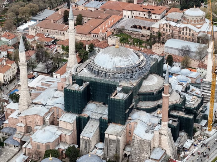 Ayasofya'da dev restorasyonda kritik aşama: Kubbe kapatılıyor