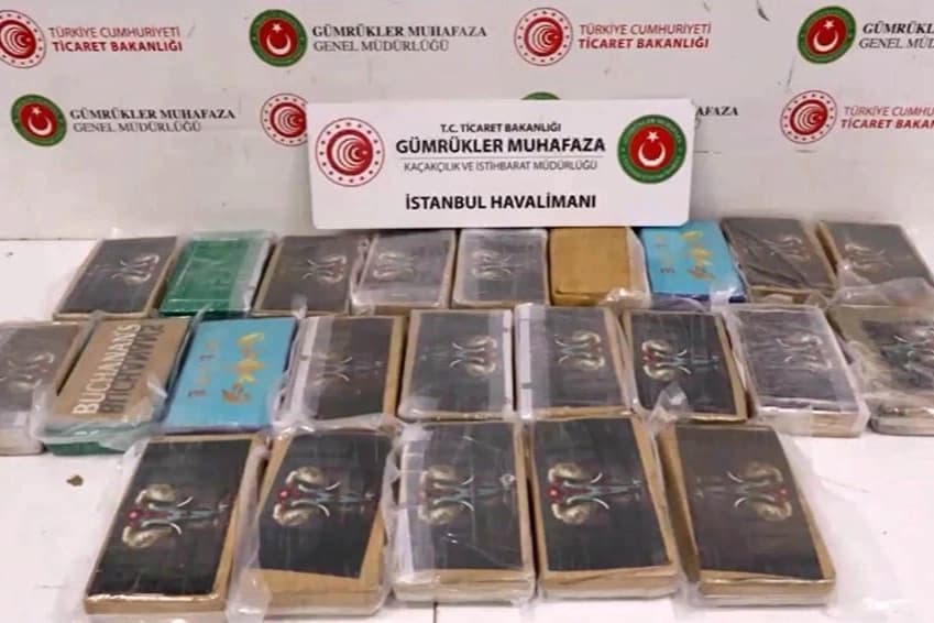 İstanbul Havalimanı'nda uyuşturucu operasyonu: Şüpheli pilot kıyafeti ile kaçtı
