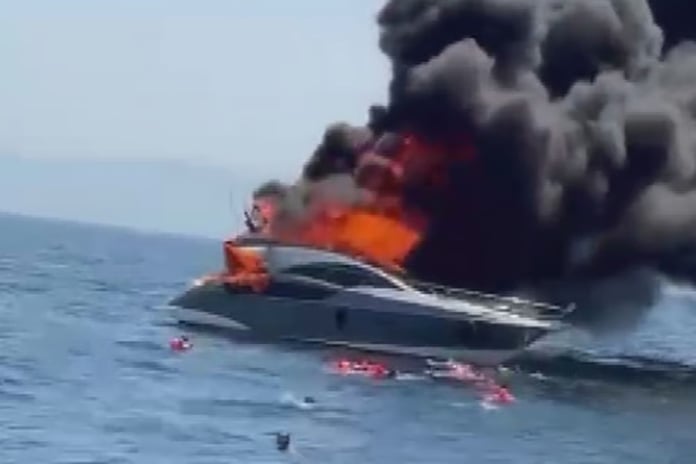 Kınalıada açıklarında tekne yangını: 12 yolcu denizden kurtarıldı