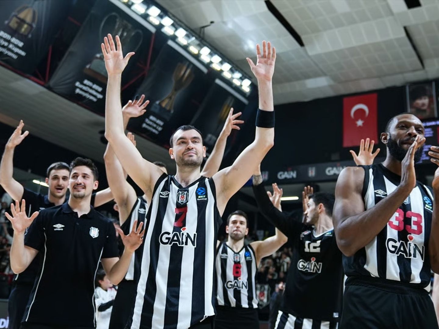 EuroCup’ta Beşiktaş fırtınası: İtalyan rakibini devirip Türk derbisine adını yazdırdı