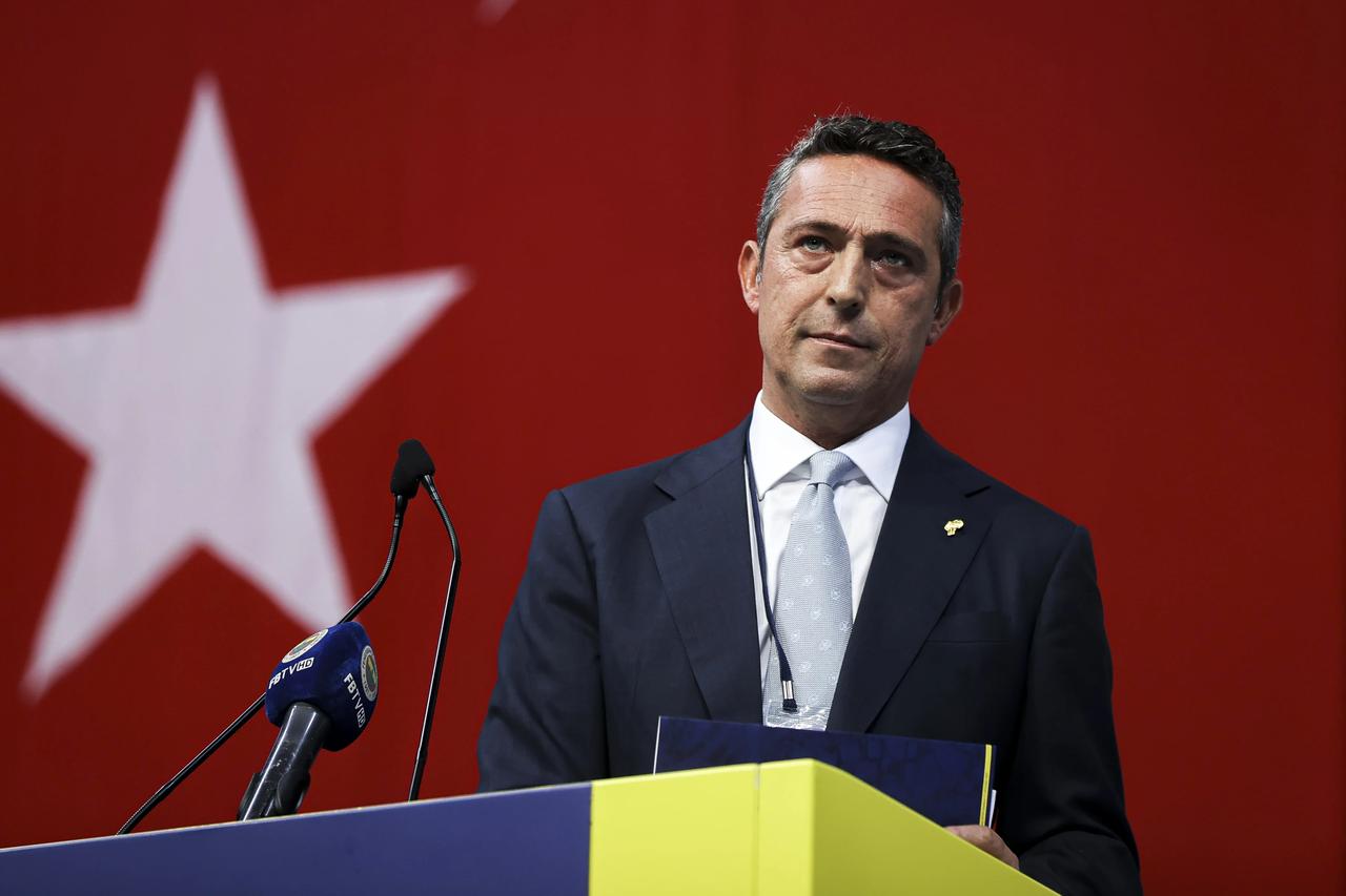 Fenerbahçe'de 'dernek ziyareti' tartışması
