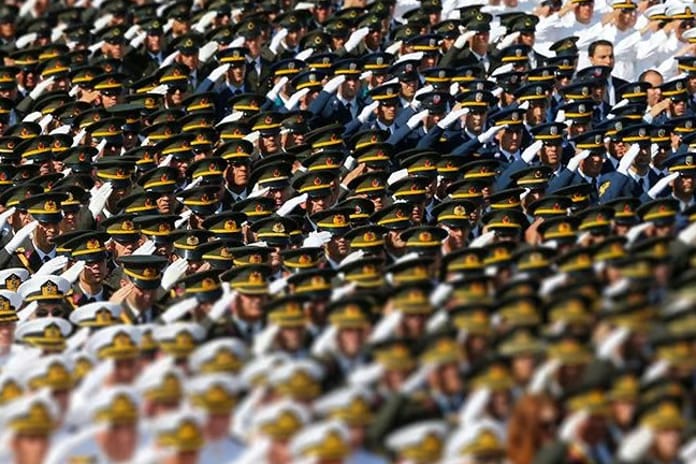 TSK'da FETÖ operasyonu 176 asker gözaltında