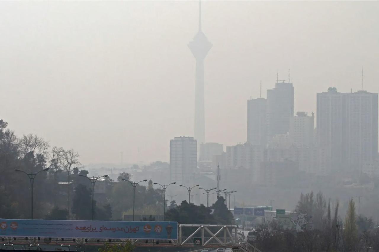 Tahran'da hava kirliliği krizi eğitimi vurdu