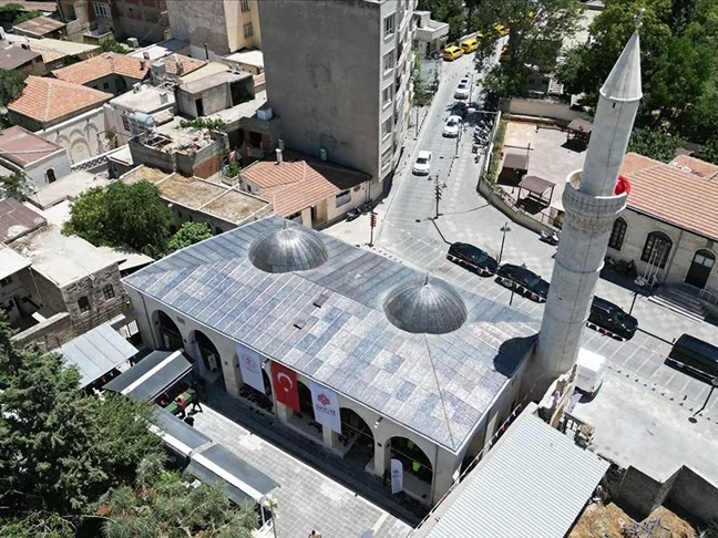 Depremde hasar gören tarihi Çalık Camisi yeniden ibadete açıldı