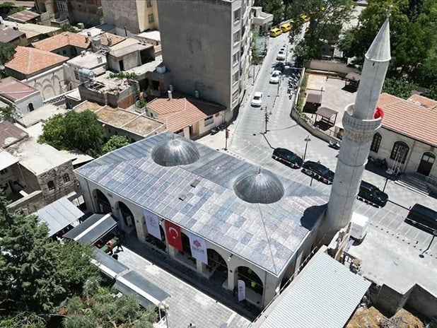 Depremde hasar gören tarihi Çalık Camisi yeniden ibadete açıldı