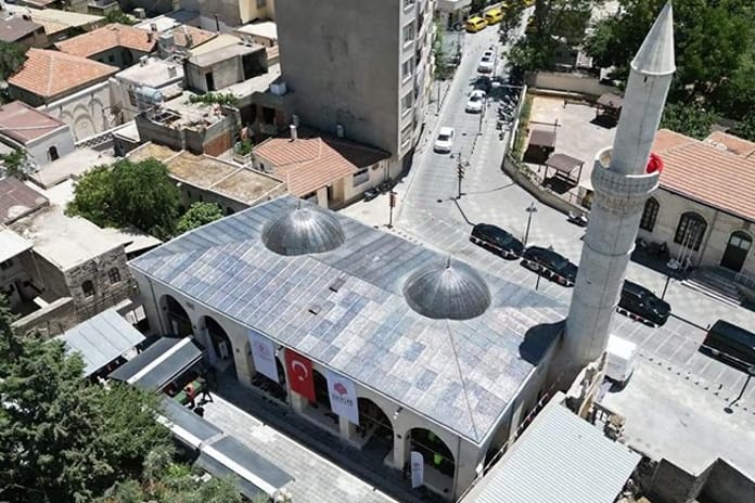 Depremde hasar gören tarihi Çalık Camisi yeniden ibadete açıldı