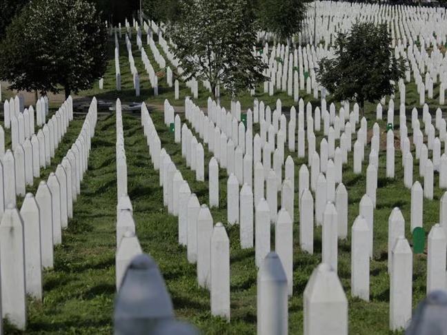 Srebrenitsa’da 30 yıl sonra 7 kurban daha toprağa verildi