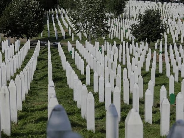 Srebrenitsa’da 30 yıl sonra 7 kurban daha toprağa verildi