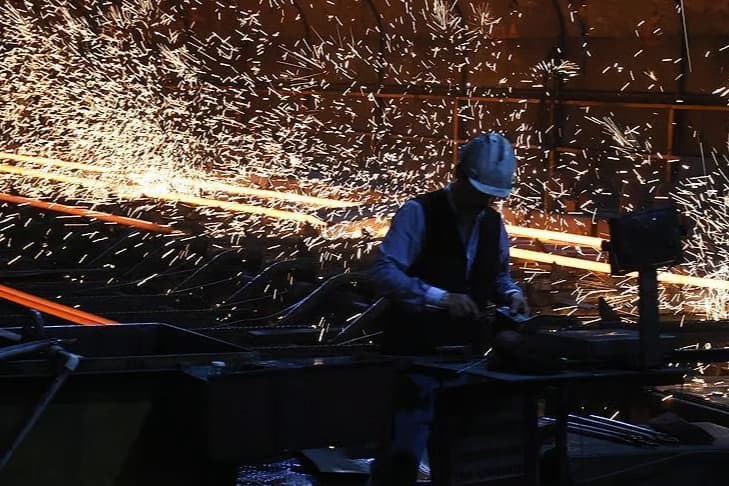 Türkiye ekonomisi yılın ikinci çeyreğinde yüzde 4,8 ile beklentilerin üzerinde büyüdü