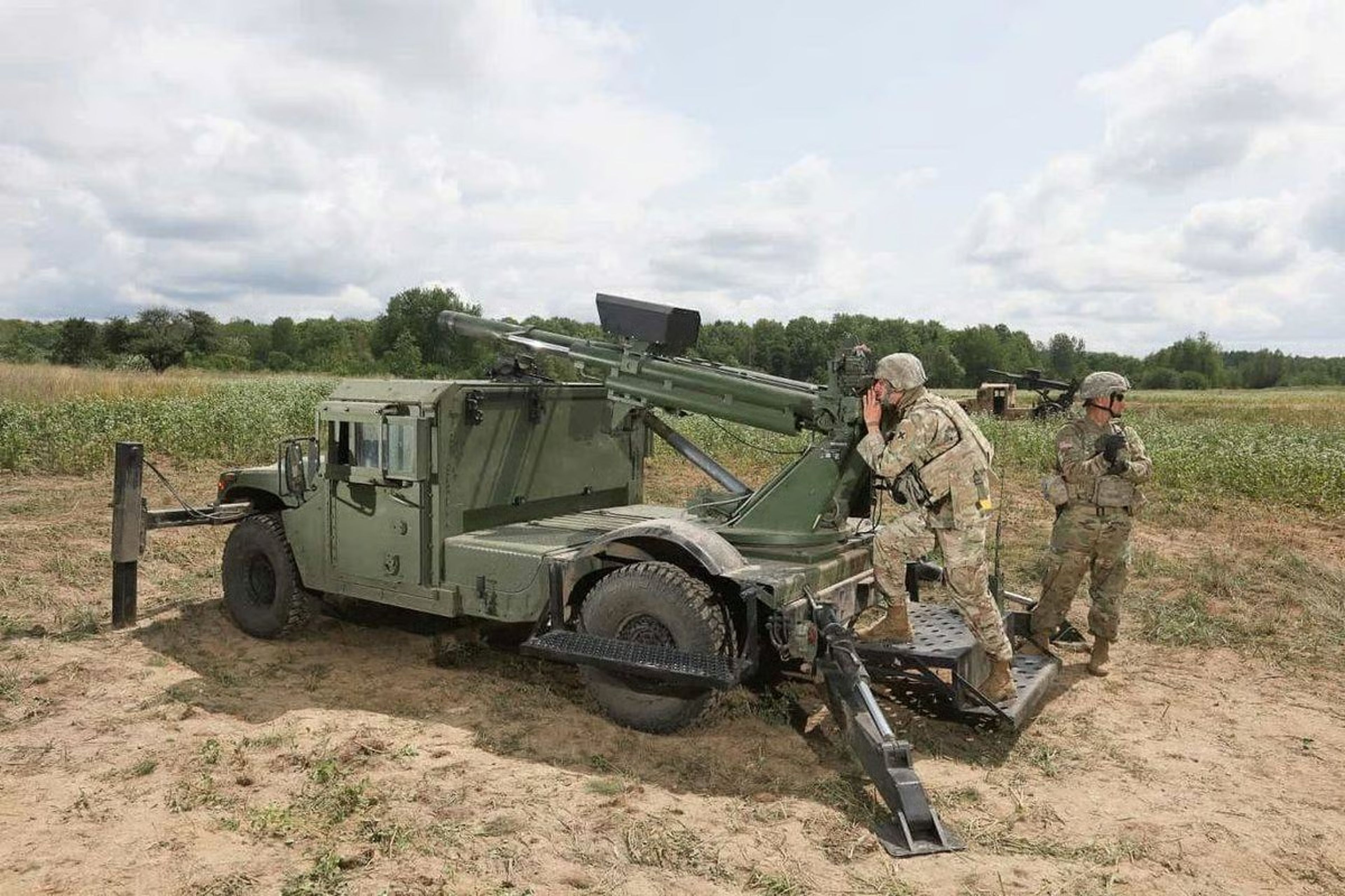 AM General, Kosova’ya Hawkeye obüs sistemleri sattı