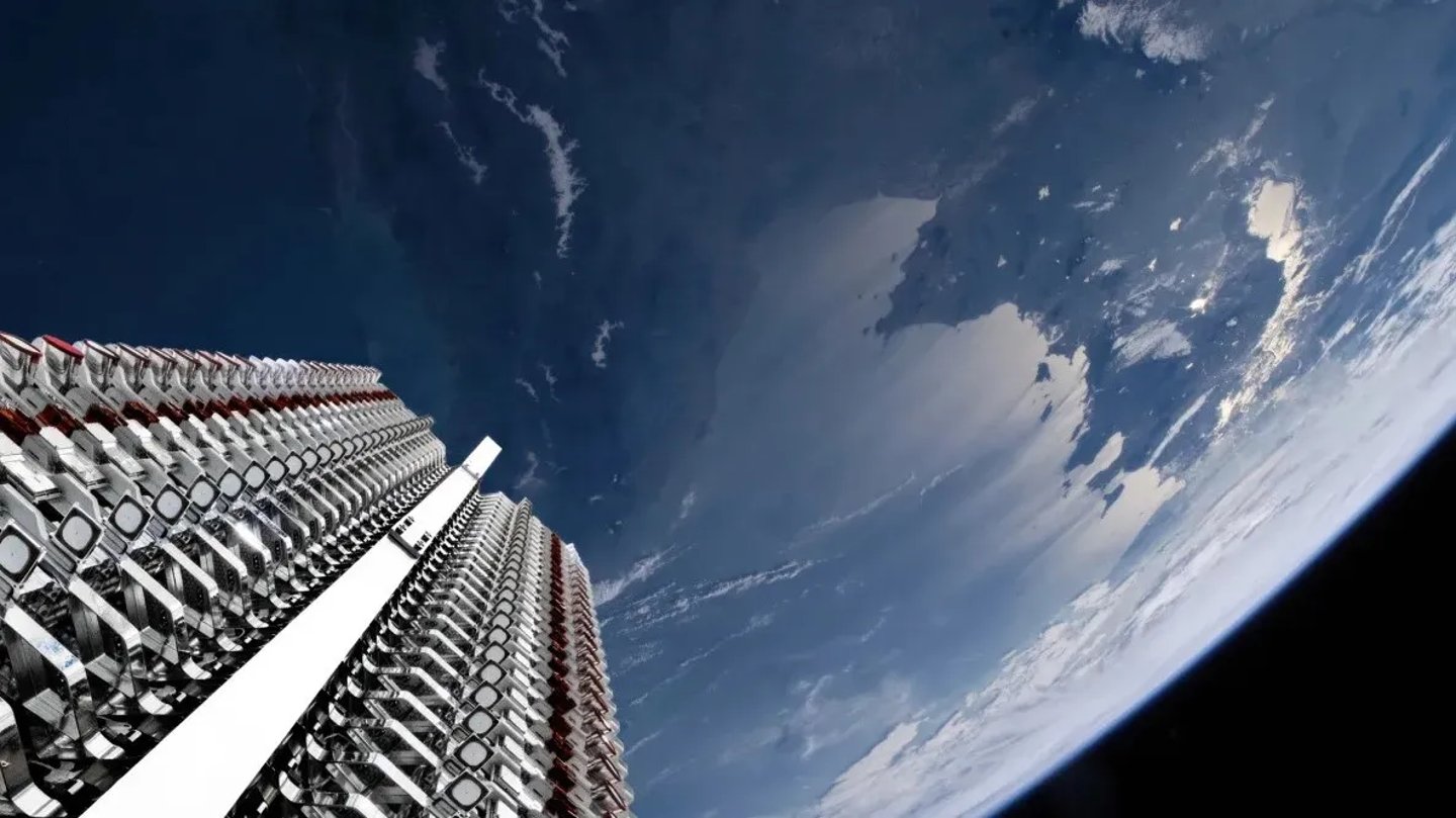 Dağıtımdan önce bir grup SpaceX Starlink uydusu.