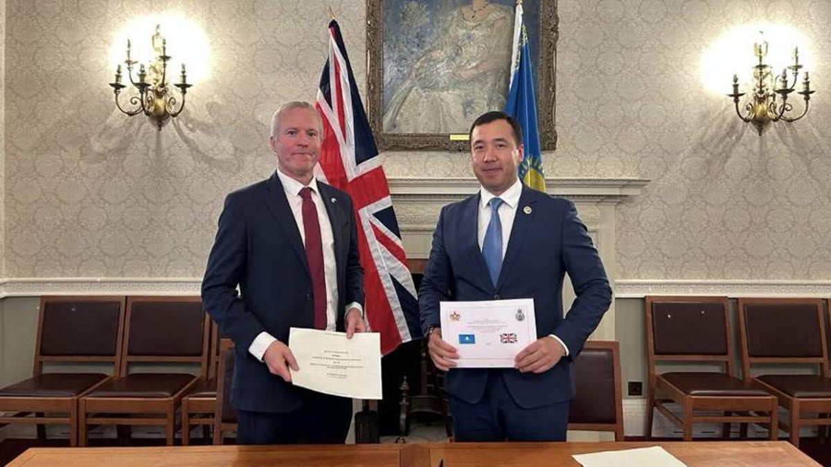 Kazak heyeti ingiltere'de