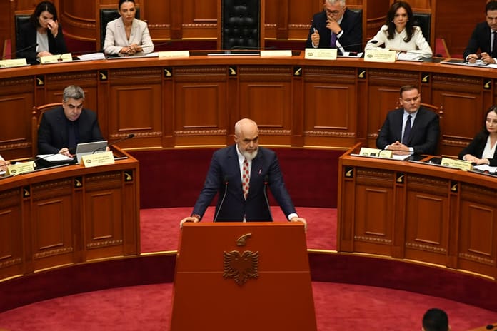 Arnavutluk'ta hükümet seçimden 130 gün sonra güven oyu aldı