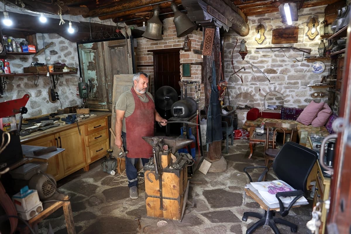 Şam çeliği 512 kata ulaşıyor