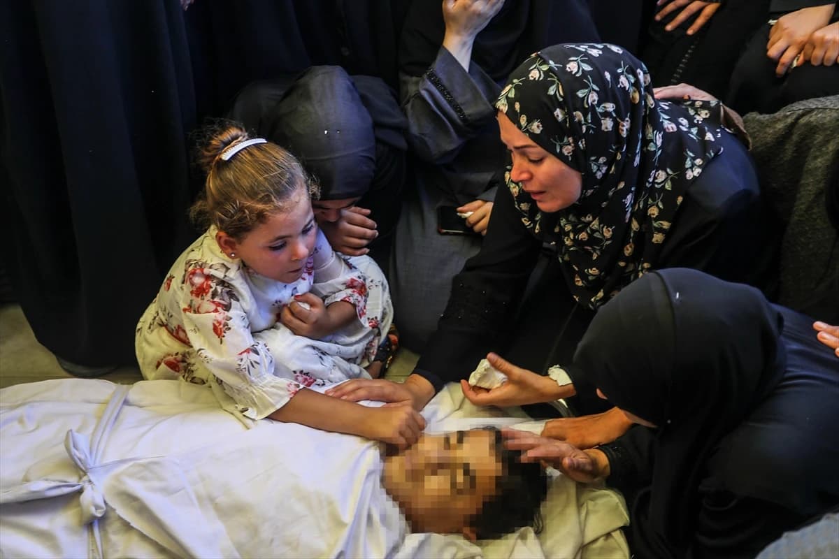 İsrail'in Han Yunus'ta katlettiği çocuk için cenaze töreni düzenlendi