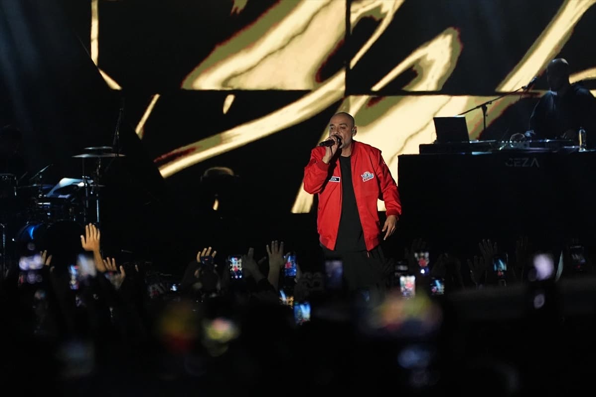 Ceza, TEKNOFEST Güneydoğu'da sahne aldı