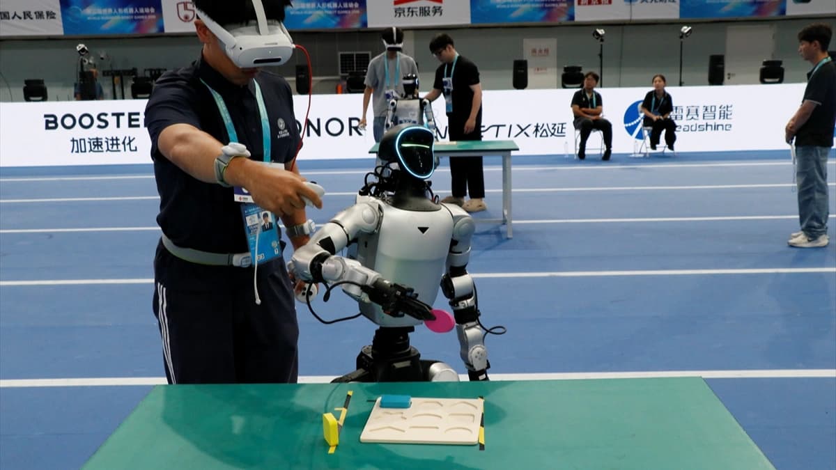Çin destekli insansı robot fabrikası Sırbistan’da açıldı