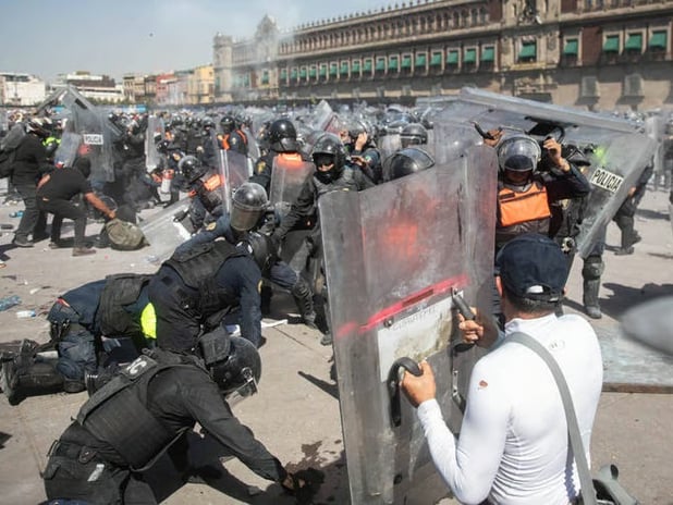 Meksika'da "Z Kuşağı" protestosu çatışmaya dönüştü